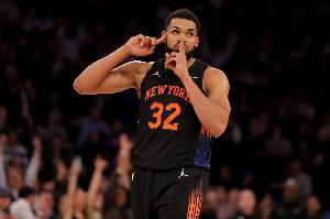 硬糖！唐斯13中6砍下25分8板4助3帽1断 下半场19分