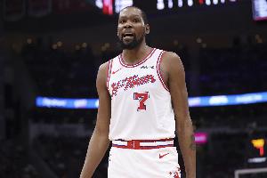 美记：杜兰特对于这次时机不佳的伤病感到非常沮丧