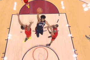 开场就来杀手锏！哈登连续连线阿伦 打进骑士今年季后赛前两球