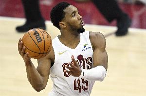 靠谱！米切尔半场8中4贡献13分4助2断 正负值+10最高