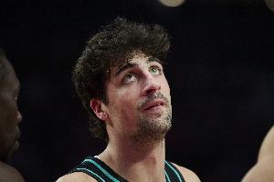 瓦塞尔：我们派不同的球员轮番防守阿夫迪亚 尽可能消耗他体力