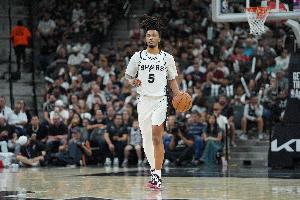 敢打敢拼！卡斯尔半场7中3拿9分3板4助 罚球2中2