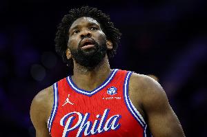 美记：恩比德还没恢复篮球活动 他不太可能在首轮复出