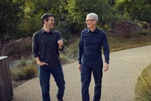 苹果官宣换帅！约翰特努斯9月份接替库克，出任公司历史第三位CEO