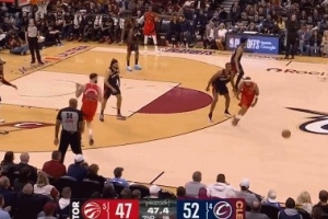 DPOY！莫布里掏掉英格拉姆球 最终造成猛龙失误